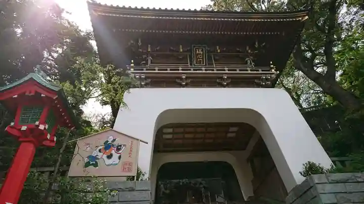 江島神社の山門・神門