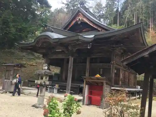 川見薬師寺の本殿