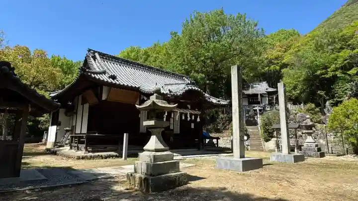 飯神社の{uncategorized: "未分類", other: "その他", undefined: "問題あり", building: "その他建物", grave: "お墓", sacred_gate: "鳥居", guardian: "狛犬", statue: "像", buddha: "仏像", history: "歴史", nature: "自然", garden: "庭園", animal: "動物", pagoda: "塔", temizu: "手水舎", mountain_gate: "山門・神門", sanctuary: "本殿・本堂", subordinate: "末社・摂社", art: "芸術", scenery: "景色", jizo: "地蔵", ema: "絵馬", goshuin: "御朱印", omikuji: "おみくじ", items: "授与品その他", amulet: "お守り", goshuincho: "御朱印帳", eats: "食事", festival: "お祭り", votive_dance: "神楽", shichigosan: "七五三参", wedding: "結婚式", experience: "体験その他", initially: "初詣", around: "周辺", anti_infection: "感染症対策"}