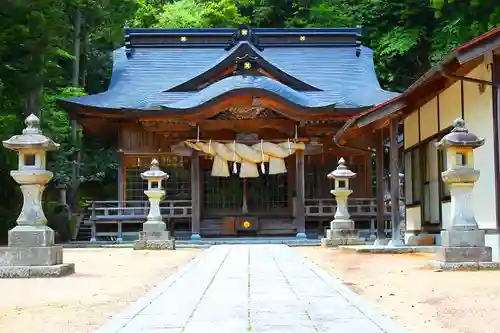 布辨神社の本殿