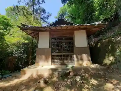 大狛神社の{uncategorized: "未分類", other: "その他", undefined: "問題あり", building: "その他建物", grave: "お墓", sacred_gate: "鳥居", guardian: "狛犬", statue: "像", buddha: "仏像", history: "歴史", nature: "自然", garden: "庭園", animal: "動物", pagoda: "塔", temizu: "手水舎", mountain_gate: "山門・神門", sanctuary: "本殿・本堂", subordinate: "末社・摂社", art: "芸術", scenery: "景色", jizo: "地蔵", ema: "絵馬", goshuin: "御朱印", omikuji: "おみくじ", items: "授与品その他", amulet: "お守り", goshuincho: "御朱印帳", eats: "食事", festival: "お祭り", votive_dance: "神楽", shichigosan: "七五三参", wedding: "結婚式", experience: "体験その他", initially: "初詣", around: "周辺", anti_infection: "感染症対策"}