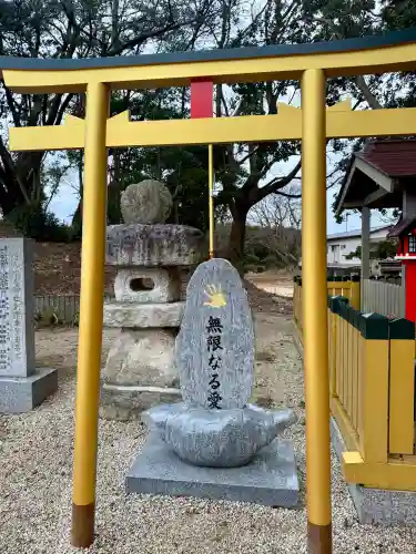 堀出神社の{uncategorized: "未分類", other: "その他", undefined: "問題あり", building: "その他建物", grave: "お墓", sacred_gate: "鳥居", guardian: "狛犬", statue: "像", buddha: "仏像", history: "歴史", nature: "自然", garden: "庭園", animal: "動物", pagoda: "塔", temizu: "手水舎", mountain_gate: "山門・神門", sanctuary: "本殿・本堂", subordinate: "末社・摂社", art: "芸術", scenery: "景色", jizo: "地蔵", ema: "絵馬", goshuin: "御朱印", omikuji: "おみくじ", items: "授与品その他", amulet: "お守り", goshuincho: "御朱印帳", eats: "食事", festival: "お祭り", votive_dance: "神楽", shichigosan: "七五三参", wedding: "結婚式", experience: "体験その他", initially: "初詣", around: "周辺", anti_infection: "感染症対策"}
