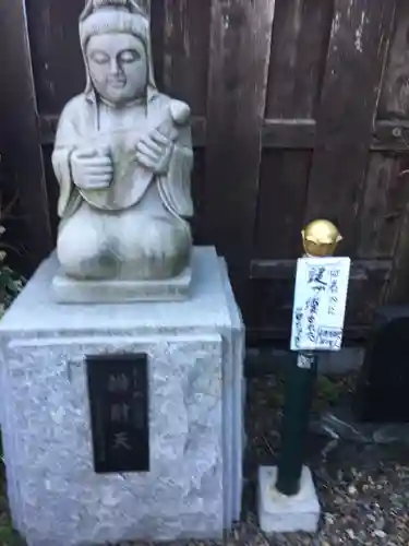 幸町辨財天の像