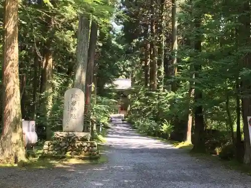 御岩神社の建物その他