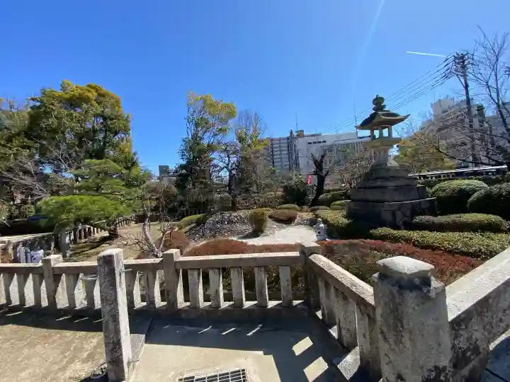 鶴羽根神社の{uncategorized: "未分類", other: "その他", undefined: "問題あり", building: "その他建物", grave: "お墓", sacred_gate: "鳥居", guardian: "狛犬", statue: "像", buddha: "仏像", history: "歴史", nature: "自然", garden: "庭園", animal: "動物", pagoda: "塔", temizu: "手水舎", mountain_gate: "山門・神門", sanctuary: "本殿・本堂", subordinate: "末社・摂社", art: "芸術", scenery: "景色", jizo: "地蔵", ema: "絵馬", goshuin: "御朱印", omikuji: "おみくじ", items: "授与品その他", amulet: "お守り", goshuincho: "御朱印帳", eats: "食事", festival: "お祭り", votive_dance: "神楽", shichigosan: "七五三参", wedding: "結婚式", experience: "体験その他", initially: "初詣", around: "周辺", anti_infection: "感染症対策"}