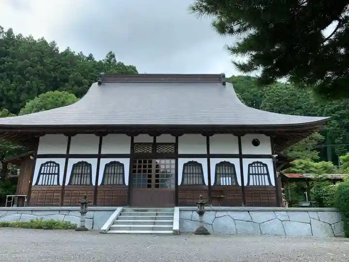 養山寺の本殿・本堂