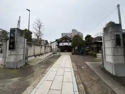 龍泉院の{uncategorized: "未分類", other: "その他", undefined: "問題あり", building: "その他建物", grave: "お墓", sacred_gate: "鳥居", guardian: "狛犬", statue: "像", buddha: "仏像", history: "歴史", nature: "自然", garden: "庭園", animal: "動物", pagoda: "塔", temizu: "手水舎", mountain_gate: "山門・神門", sanctuary: "本殿・本堂", subordinate: "末社・摂社", art: "芸術", scenery: "景色", jizo: "地蔵", ema: "絵馬", goshuin: "御朱印", omikuji: "おみくじ", items: "授与品その他", amulet: "お守り", goshuincho: "御朱印帳", eats: "食事", festival: "お祭り", votive_dance: "神楽", shichigosan: "七五三参", wedding: "結婚式", experience: "体験その他", initially: "初詣", around: "周辺", anti_infection: "感染症対策"}