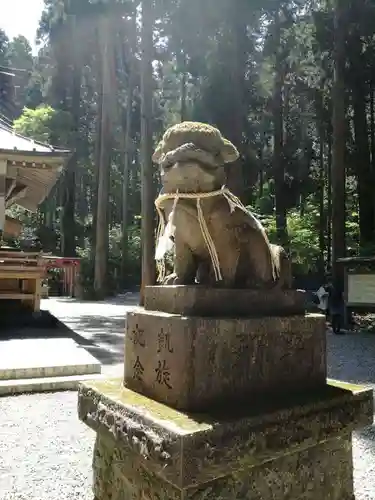 御岩神社の狛犬