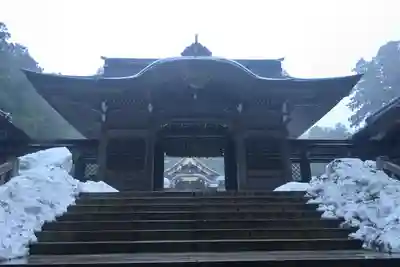 彌彦神社の山門・神門