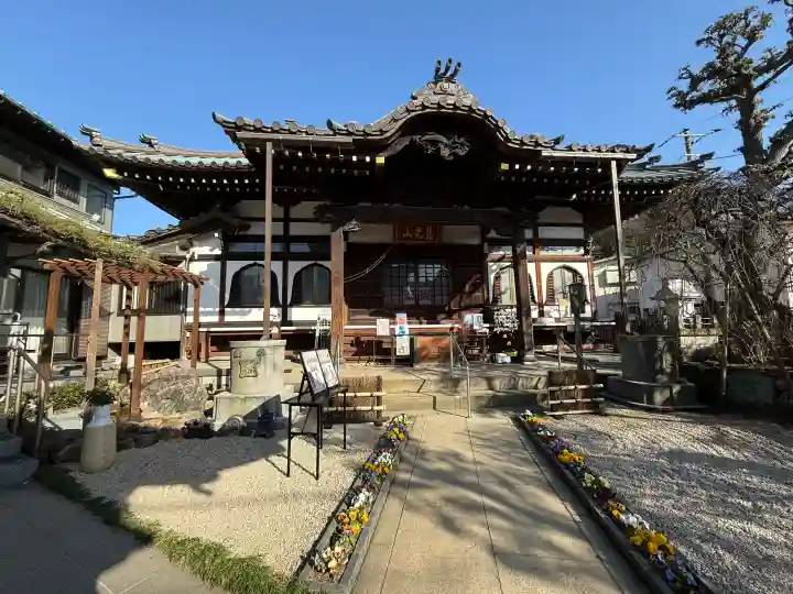 厳定院の{uncategorized: "未分類", other: "その他", undefined: "問題あり", building: "その他建物", grave: "お墓", sacred_gate: "鳥居", guardian: "狛犬", statue: "像", buddha: "仏像", history: "歴史", nature: "自然", garden: "庭園", animal: "動物", pagoda: "塔", temizu: "手水舎", mountain_gate: "山門・神門", sanctuary: "本殿・本堂", subordinate: "末社・摂社", art: "芸術", scenery: "景色", jizo: "地蔵", ema: "絵馬", goshuin: "御朱印", omikuji: "おみくじ", items: "授与品その他", amulet: "お守り", goshuincho: "御朱印帳", eats: "食事", festival: "お祭り", votive_dance: "神楽", shichigosan: "七五三参", wedding: "結婚式", experience: "体験その他", initially: "初詣", around: "周辺", anti_infection: "感染症対策"}