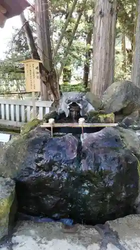 諏訪大社の手水舎