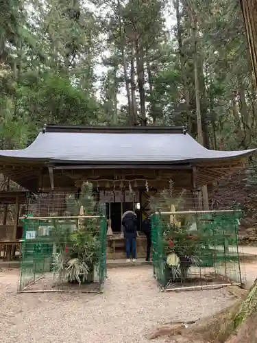 室生龍穴神社の本殿