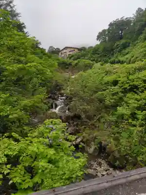 月山神社本宮の周辺