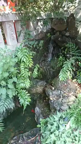 馬橋稲荷神社の庭園