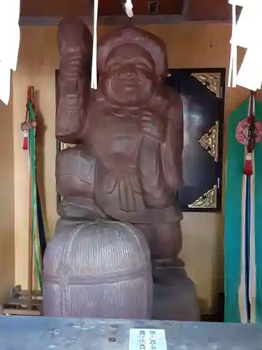 須賀神社の像