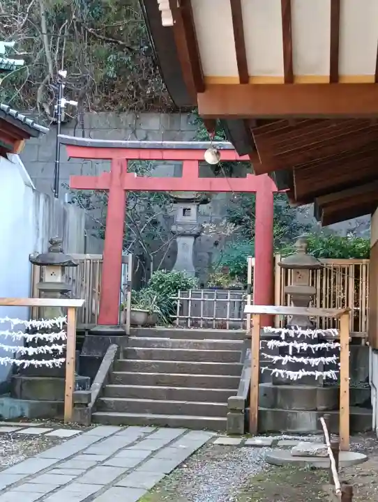 王子稲荷神社の{uncategorized: "未分類", other: "その他", undefined: "問題あり", building: "その他建物", grave: "お墓", sacred_gate: "鳥居", guardian: "狛犬", statue: "像", buddha: "仏像", history: "歴史", nature: "自然", garden: "庭園", animal: "動物", pagoda: "塔", temizu: "手水舎", mountain_gate: "山門・神門", sanctuary: "本殿・本堂", subordinate: "末社・摂社", art: "芸術", scenery: "景色", jizo: "地蔵", ema: "絵馬", goshuin: "御朱印", omikuji: "おみくじ", items: "授与品その他", amulet: "お守り", goshuincho: "御朱印帳", eats: "食事", festival: "お祭り", votive_dance: "神楽", shichigosan: "七五三参", wedding: "結婚式", experience: "体験その他", initially: "初詣", around: "周辺", anti_infection: "感染症対策"}