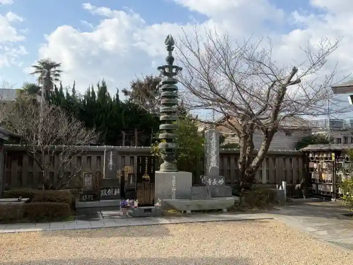 妙長寺の{uncategorized: "未分類", other: "その他", undefined: "問題あり", building: "その他建物", grave: "お墓", sacred_gate: "鳥居", guardian: "狛犬", statue: "像", buddha: "仏像", history: "歴史", nature: "自然", garden: "庭園", animal: "動物", pagoda: "塔", temizu: "手水舎", mountain_gate: "山門・神門", sanctuary: "本殿・本堂", subordinate: "末社・摂社", art: "芸術", scenery: "景色", jizo: "地蔵", ema: "絵馬", goshuin: "御朱印", omikuji: "おみくじ", items: "授与品その他", amulet: "お守り", goshuincho: "御朱印帳", eats: "食事", festival: "お祭り", votive_dance: "神楽", shichigosan: "七五三参", wedding: "結婚式", experience: "体験その他", initially: "初詣", around: "周辺", anti_infection: "感染症対策"}