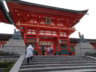 伏見稲荷大社の山門・神門
