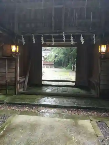 菅船神社の山門