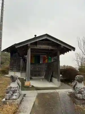 日運寺の{uncategorized: "未分類", other: "その他", undefined: "問題あり", building: "その他建物", grave: "お墓", sacred_gate: "鳥居", guardian: "狛犬", statue: "像", buddha: "仏像", history: "歴史", nature: "自然", garden: "庭園", animal: "動物", pagoda: "塔", temizu: "手水舎", mountain_gate: "山門・神門", sanctuary: "本殿・本堂", subordinate: "末社・摂社", art: "芸術", scenery: "景色", jizo: "地蔵", ema: "絵馬", goshuin: "御朱印", omikuji: "おみくじ", items: "授与品その他", amulet: "お守り", goshuincho: "御朱印帳", eats: "食事", festival: "お祭り", votive_dance: "神楽", shichigosan: "七五三参", wedding: "結婚式", experience: "体験その他", initially: "初詣", around: "周辺", anti_infection: "感染症対策"}