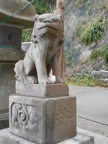 新宿稲荷神社の狛犬