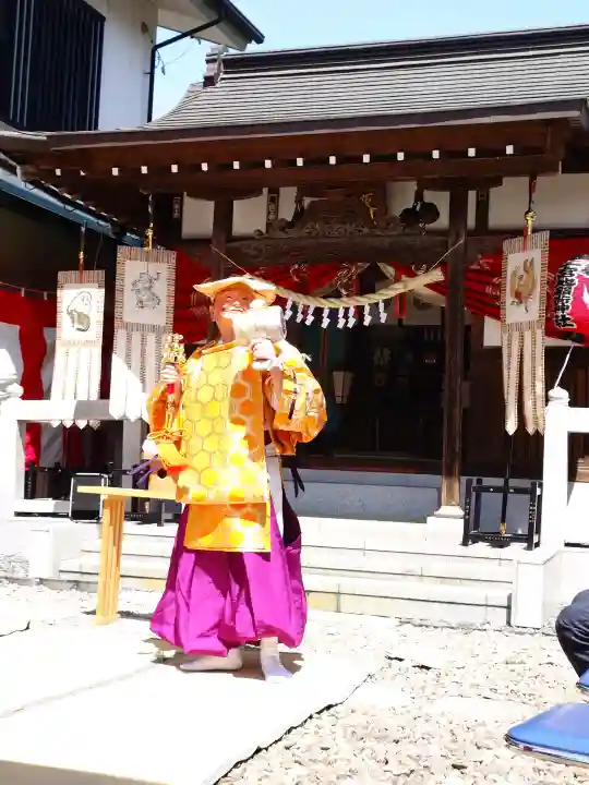 上宮地稲荷神社の{uncategorized: "未分類", other: "その他", undefined: "問題あり", building: "その他建物", grave: "お墓", sacred_gate: "鳥居", guardian: "狛犬", statue: "像", buddha: "仏像", history: "歴史", nature: "自然", garden: "庭園", animal: "動物", pagoda: "塔", temizu: "手水舎", mountain_gate: "山門・神門", sanctuary: "本殿・本堂", subordinate: "末社・摂社", art: "芸術", scenery: "景色", jizo: "地蔵", ema: "絵馬", goshuin: "御朱印", omikuji: "おみくじ", items: "授与品その他", amulet: "お守り", goshuincho: "御朱印帳", eats: "食事", festival: "お祭り", votive_dance: "神楽", shichigosan: "七五三参", wedding: "結婚式", experience: "体験その他", initially: "初詣", around: "周辺", anti_infection: "感染症対策"}