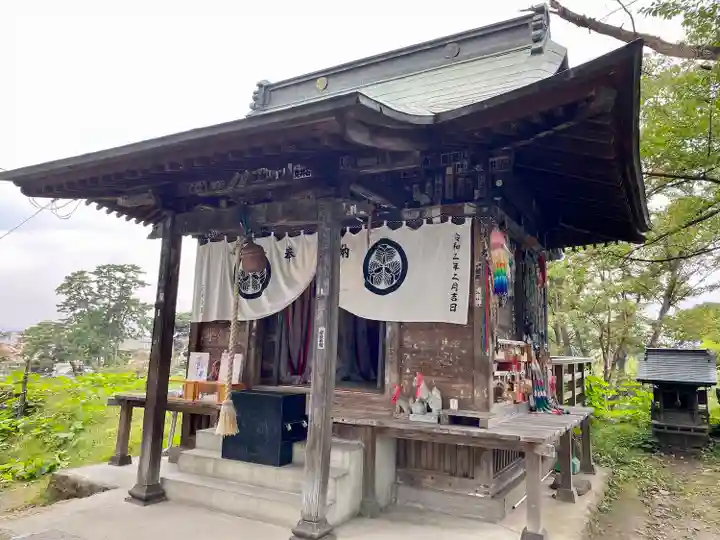 鶴ケ城稲荷神社の本殿・本堂