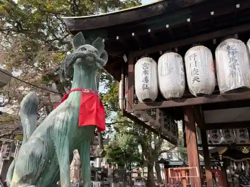 満足稲荷神社の{uncategorized: "未分類", other: "その他", undefined: "問題あり", building: "その他建物", grave: "お墓", sacred_gate: "鳥居", guardian: "狛犬", statue: "像", buddha: "仏像", history: "歴史", nature: "自然", garden: "庭園", animal: "動物", pagoda: "塔", temizu: "手水舎", mountain_gate: "山門・神門", sanctuary: "本殿・本堂", subordinate: "末社・摂社", art: "芸術", scenery: "景色", jizo: "地蔵", ema: "絵馬", goshuin: "御朱印", omikuji: "おみくじ", items: "授与品その他", amulet: "お守り", goshuincho: "御朱印帳", eats: "食事", festival: "お祭り", votive_dance: "神楽", shichigosan: "七五三参", wedding: "結婚式", experience: "体験その他", initially: "初詣", around: "周辺", anti_infection: "感染症対策"}