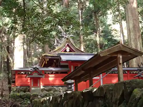 室生龍穴神社の本殿