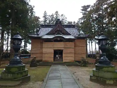 守りの神　藤基神社の本殿