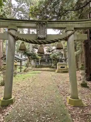 石部神社の{uncategorized: "未分類", other: "その他", undefined: "問題あり", building: "その他建物", grave: "お墓", sacred_gate: "鳥居", guardian: "狛犬", statue: "像", buddha: "仏像", history: "歴史", nature: "自然", garden: "庭園", animal: "動物", pagoda: "塔", temizu: "手水舎", mountain_gate: "山門・神門", sanctuary: "本殿・本堂", subordinate: "末社・摂社", art: "芸術", scenery: "景色", jizo: "地蔵", ema: "絵馬", goshuin: "御朱印", omikuji: "おみくじ", items: "授与品その他", amulet: "お守り", goshuincho: "御朱印帳", eats: "食事", festival: "お祭り", votive_dance: "神楽", shichigosan: "七五三参", wedding: "結婚式", experience: "体験その他", initially: "初詣", around: "周辺", anti_infection: "感染症対策"}