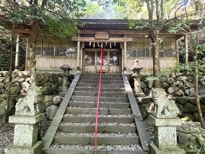 幡須神社の{uncategorized: "未分類", other: "その他", undefined: "問題あり", building: "その他建物", grave: "お墓", sacred_gate: "鳥居", guardian: "狛犬", statue: "像", buddha: "仏像", history: "歴史", nature: "自然", garden: "庭園", animal: "動物", pagoda: "塔", temizu: "手水舎", mountain_gate: "山門・神門", sanctuary: "本殿・本堂", subordinate: "末社・摂社", art: "芸術", scenery: "景色", jizo: "地蔵", ema: "絵馬", goshuin: "御朱印", omikuji: "おみくじ", items: "授与品その他", amulet: "お守り", goshuincho: "御朱印帳", eats: "食事", festival: "お祭り", votive_dance: "神楽", shichigosan: "七五三参", wedding: "結婚式", experience: "体験その他", initially: "初詣", around: "周辺", anti_infection: "感染症対策"}