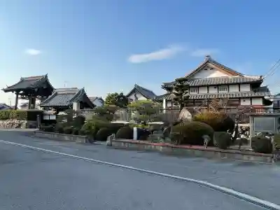 圓願寺の{uncategorized: "未分類", other: "その他", undefined: "問題あり", building: "その他建物", grave: "お墓", sacred_gate: "鳥居", guardian: "狛犬", statue: "像", buddha: "仏像", history: "歴史", nature: "自然", garden: "庭園", animal: "動物", pagoda: "塔", temizu: "手水舎", mountain_gate: "山門・神門", sanctuary: "本殿・本堂", subordinate: "末社・摂社", art: "芸術", scenery: "景色", jizo: "地蔵", ema: "絵馬", goshuin: "御朱印", omikuji: "おみくじ", items: "授与品その他", amulet: "お守り", goshuincho: "御朱印帳", eats: "食事", festival: "お祭り", votive_dance: "神楽", shichigosan: "七五三参", wedding: "結婚式", experience: "体験その他", initially: "初詣", around: "周辺", anti_infection: "感染症対策"}