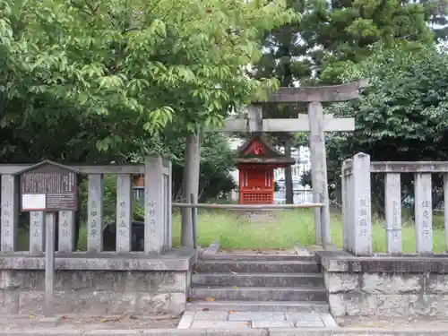 西大寺石落神社本殿の鳥居