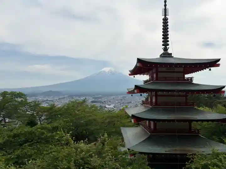 新倉富士浅間神社の{uncategorized: "未分類", other: "その他", undefined: "問題あり", building: "その他建物", grave: "お墓", sacred_gate: "鳥居", guardian: "狛犬", statue: "像", buddha: "仏像", history: "歴史", nature: "自然", garden: "庭園", animal: "動物", pagoda: "塔", temizu: "手水舎", mountain_gate: "山門・神門", sanctuary: "本殿・本堂", subordinate: "末社・摂社", art: "芸術", scenery: "景色", jizo: "地蔵", ema: "絵馬", goshuin: "御朱印", omikuji: "おみくじ", items: "授与品その他", amulet: "お守り", goshuincho: "御朱印帳", eats: "食事", festival: "お祭り", votive_dance: "神楽", shichigosan: "七五三参", wedding: "結婚式", experience: "体験その他", initially: "初詣", around: "周辺", anti_infection: "感染症対策"}