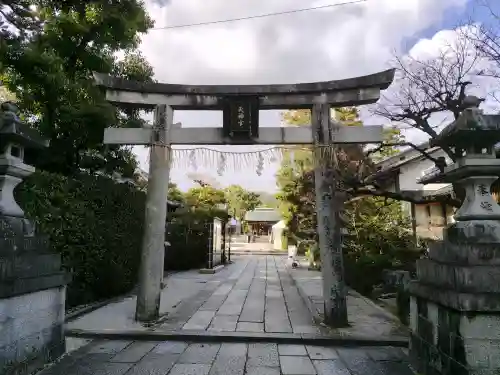 敷地神社（わら天神宮）の{uncategorized: "未分類", other: "その他", undefined: "問題あり", building: "その他建物", grave: "お墓", sacred_gate: "鳥居", guardian: "狛犬", statue: "像", buddha: "仏像", history: "歴史", nature: "自然", garden: "庭園", animal: "動物", pagoda: "塔", temizu: "手水舎", mountain_gate: "山門・神門", sanctuary: "本殿・本堂", subordinate: "末社・摂社", art: "芸術", scenery: "景色", jizo: "地蔵", ema: "絵馬", goshuin: "御朱印", omikuji: "おみくじ", items: "授与品その他", amulet: "お守り", goshuincho: "御朱印帳", eats: "食事", festival: "お祭り", votive_dance: "神楽", shichigosan: "七五三参", wedding: "結婚式", experience: "体験その他", initially: "初詣", around: "周辺", anti_infection: "感染症対策"}