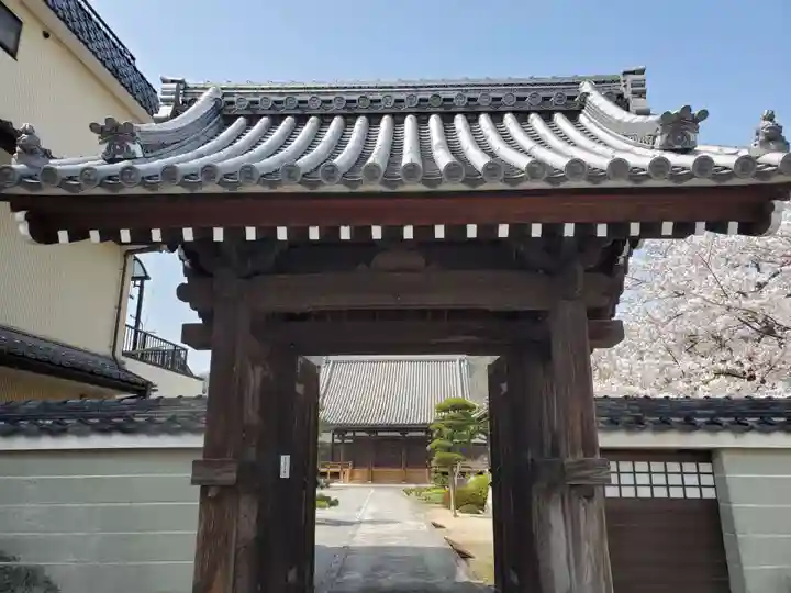 蓮照寺の山門・神門