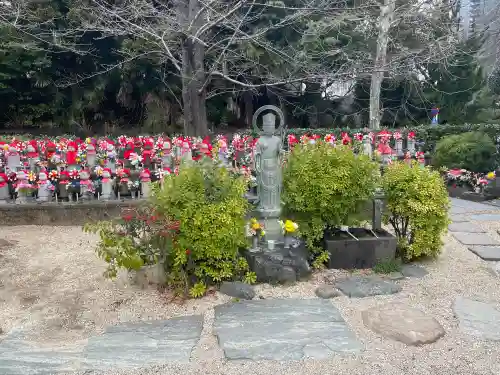 西向聖観世音菩薩の{uncategorized: "未分類", other: "その他", undefined: "問題あり", building: "その他建物", grave: "お墓", sacred_gate: "鳥居", guardian: "狛犬", statue: "像", buddha: "仏像", history: "歴史", nature: "自然", garden: "庭園", animal: "動物", pagoda: "塔", temizu: "手水舎", mountain_gate: "山門・神門", sanctuary: "本殿・本堂", subordinate: "末社・摂社", art: "芸術", scenery: "景色", jizo: "地蔵", ema: "絵馬", goshuin: "御朱印", omikuji: "おみくじ", items: "授与品その他", amulet: "お守り", goshuincho: "御朱印帳", eats: "食事", festival: "お祭り", votive_dance: "神楽", shichigosan: "七五三参", wedding: "結婚式", experience: "体験その他", initially: "初詣", around: "周辺", anti_infection: "感染症対策"}