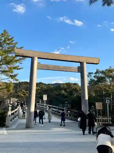 伊勢神宮内宮（皇大神宮）の{uncategorized: "未分類", other: "その他", undefined: "問題あり", building: "その他建物", grave: "お墓", sacred_gate: "鳥居", guardian: "狛犬", statue: "像", buddha: "仏像", history: "歴史", nature: "自然", garden: "庭園", animal: "動物", pagoda: "塔", temizu: "手水舎", mountain_gate: "山門・神門", sanctuary: "本殿・本堂", subordinate: "末社・摂社", art: "芸術", scenery: "景色", jizo: "地蔵", ema: "絵馬", goshuin: "御朱印", omikuji: "おみくじ", items: "授与品その他", amulet: "お守り", goshuincho: "御朱印帳", eats: "食事", festival: "お祭り", votive_dance: "神楽", shichigosan: "七五三参", wedding: "結婚式", experience: "体験その他", initially: "初詣", around: "周辺", anti_infection: "感染症対策"}