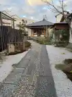 遍照寺の{uncategorized: "未分類", other: "その他", undefined: "問題あり", building: "その他建物", grave: "お墓", sacred_gate: "鳥居", guardian: "狛犬", statue: "像", buddha: "仏像", history: "歴史", nature: "自然", garden: "庭園", animal: "動物", pagoda: "塔", temizu: "手水舎", mountain_gate: "山門・神門", sanctuary: "本殿・本堂", subordinate: "末社・摂社", art: "芸術", scenery: "景色", jizo: "地蔵", ema: "絵馬", goshuin: "御朱印", omikuji: "おみくじ", items: "授与品その他", amulet: "お守り", goshuincho: "御朱印帳", eats: "食事", festival: "お祭り", votive_dance: "神楽", shichigosan: "七五三参", wedding: "結婚式", experience: "体験その他", initially: "初詣", around: "周辺", anti_infection: "感染症対策"}