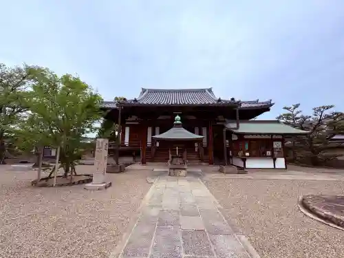 道明寺の{uncategorized: "未分類", other: "その他", undefined: "問題あり", building: "その他建物", grave: "お墓", sacred_gate: "鳥居", guardian: "狛犬", statue: "像", buddha: "仏像", history: "歴史", nature: "自然", garden: "庭園", animal: "動物", pagoda: "塔", temizu: "手水舎", mountain_gate: "山門・神門", sanctuary: "本殿・本堂", subordinate: "末社・摂社", art: "芸術", scenery: "景色", jizo: "地蔵", ema: "絵馬", goshuin: "御朱印", omikuji: "おみくじ", items: "授与品その他", amulet: "お守り", goshuincho: "御朱印帳", eats: "食事", festival: "お祭り", votive_dance: "神楽", shichigosan: "七五三参", wedding: "結婚式", experience: "体験その他", initially: "初詣", around: "周辺", anti_infection: "感染症対策"}