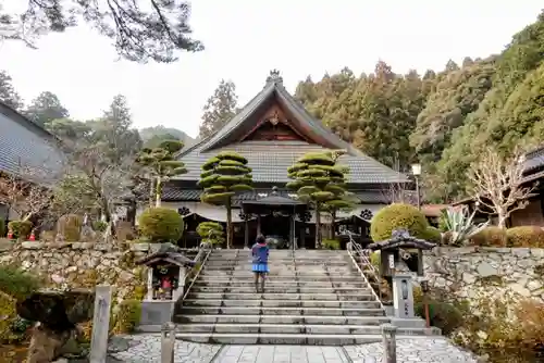 瑠璃光寺の本殿