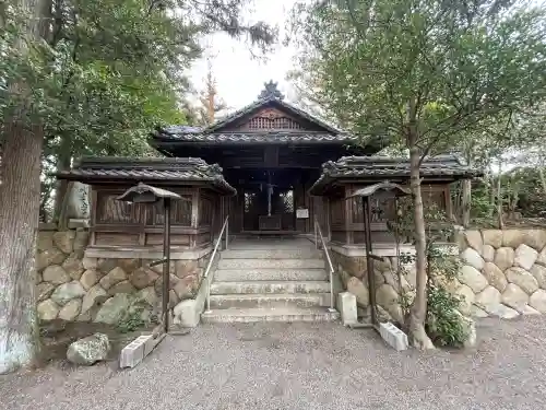 八幡神社の{uncategorized: "未分類", other: "その他", undefined: "問題あり", building: "その他建物", grave: "お墓", sacred_gate: "鳥居", guardian: "狛犬", statue: "像", buddha: "仏像", history: "歴史", nature: "自然", garden: "庭園", animal: "動物", pagoda: "塔", temizu: "手水舎", mountain_gate: "山門・神門", sanctuary: "本殿・本堂", subordinate: "末社・摂社", art: "芸術", scenery: "景色", jizo: "地蔵", ema: "絵馬", goshuin: "御朱印", omikuji: "おみくじ", items: "授与品その他", amulet: "お守り", goshuincho: "御朱印帳", eats: "食事", festival: "お祭り", votive_dance: "神楽", shichigosan: "七五三参", wedding: "結婚式", experience: "体験その他", initially: "初詣", around: "周辺", anti_infection: "感染症対策"}