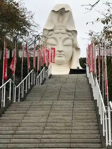 大船観音寺の像