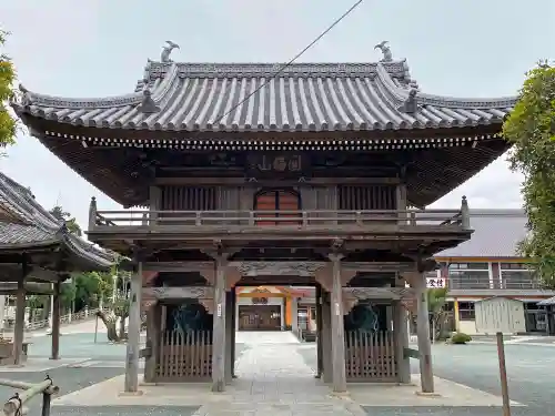 豊川閣　妙厳寺の山門・神門