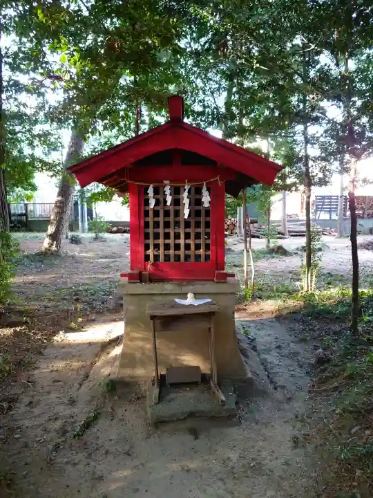 菅谷神社の{uncategorized: "未分類", other: "その他", undefined: "問題あり", building: "その他建物", grave: "お墓", sacred_gate: "鳥居", guardian: "狛犬", statue: "像", buddha: "仏像", history: "歴史", nature: "自然", garden: "庭園", animal: "動物", pagoda: "塔", temizu: "手水舎", mountain_gate: "山門・神門", sanctuary: "本殿・本堂", subordinate: "末社・摂社", art: "芸術", scenery: "景色", jizo: "地蔵", ema: "絵馬", goshuin: "御朱印", omikuji: "おみくじ", items: "授与品その他", amulet: "お守り", goshuincho: "御朱印帳", eats: "食事", festival: "お祭り", votive_dance: "神楽", shichigosan: "七五三参", wedding: "結婚式", experience: "体験その他", initially: "初詣", around: "周辺", anti_infection: "感染症対策"}