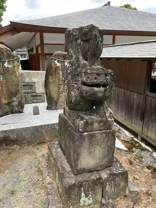 岡田神社の狛犬