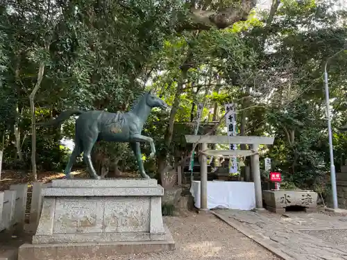 八百富神社の像