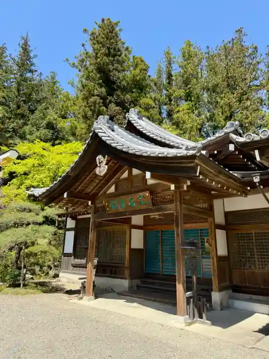 宝登山神社の{uncategorized: "未分類", other: "その他", undefined: "問題あり", building: "その他建物", grave: "お墓", sacred_gate: "鳥居", guardian: "狛犬", statue: "像", buddha: "仏像", history: "歴史", nature: "自然", garden: "庭園", animal: "動物", pagoda: "塔", temizu: "手水舎", mountain_gate: "山門・神門", sanctuary: "本殿・本堂", subordinate: "末社・摂社", art: "芸術", scenery: "景色", jizo: "地蔵", ema: "絵馬", goshuin: "御朱印", omikuji: "おみくじ", items: "授与品その他", amulet: "お守り", goshuincho: "御朱印帳", eats: "食事", festival: "お祭り", votive_dance: "神楽", shichigosan: "七五三参", wedding: "結婚式", experience: "体験その他", initially: "初詣", around: "周辺", anti_infection: "感染症対策"}