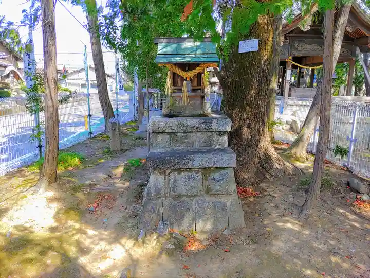 神明社(曽野町)の末社・摂社